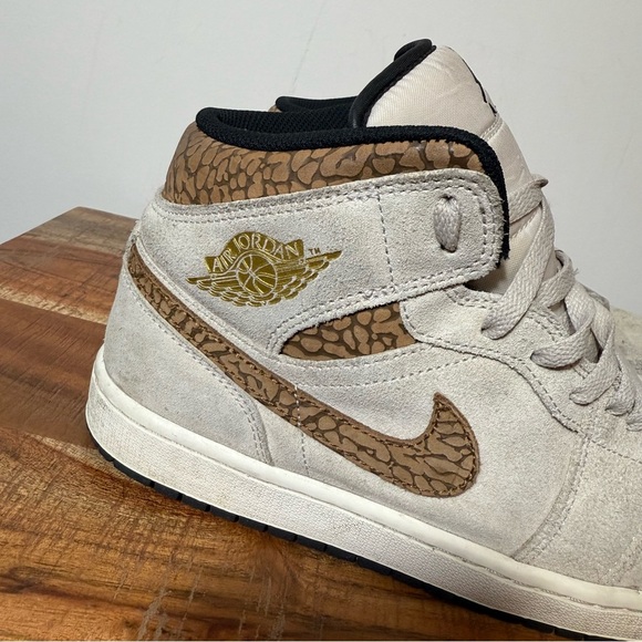 Men's Air Jordan 1 Mid Shoes, Size 10.5 - Picture 2 of 10